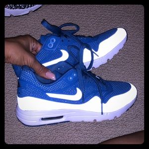 Sneakers with reflector